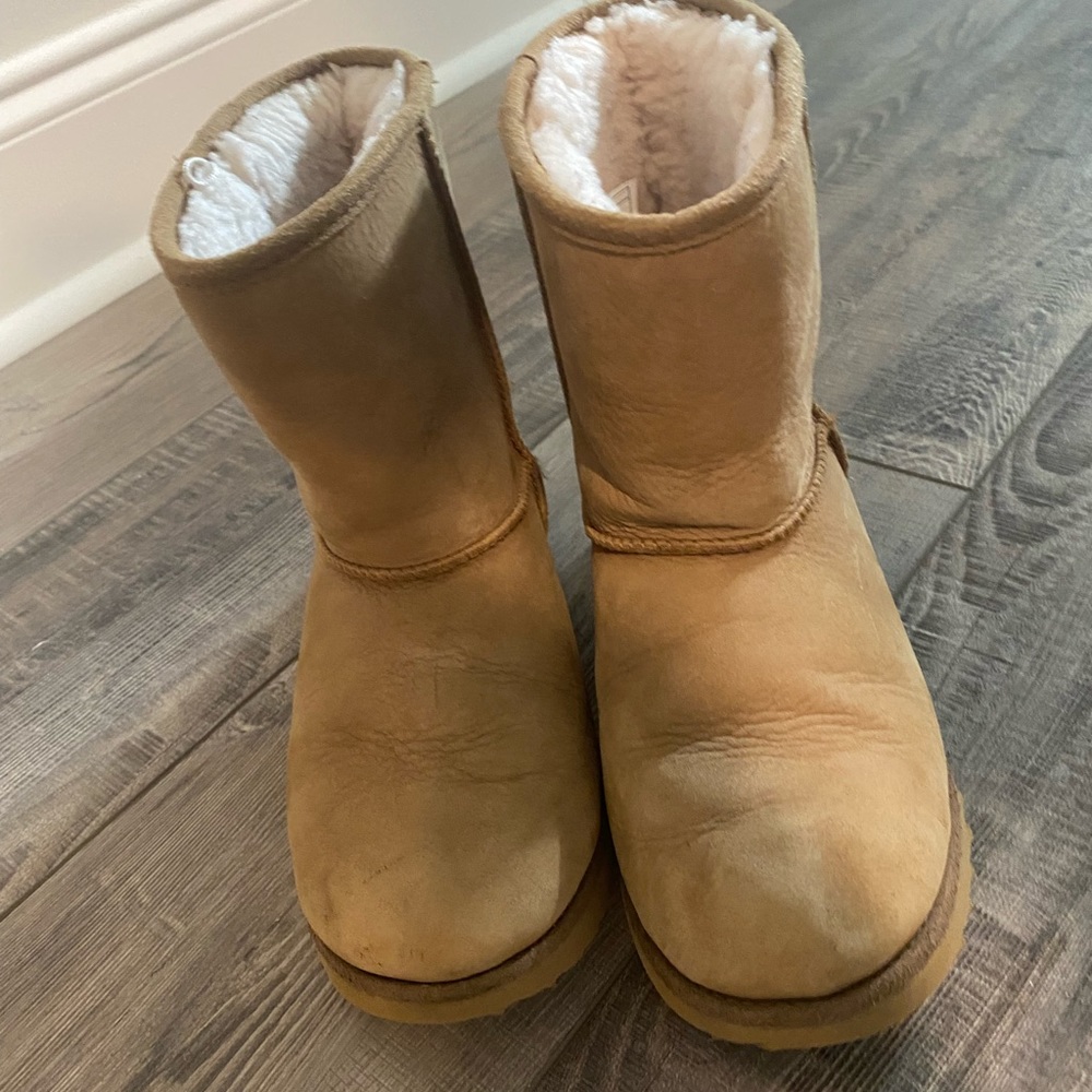 Girls GUC Uggs, Size 4